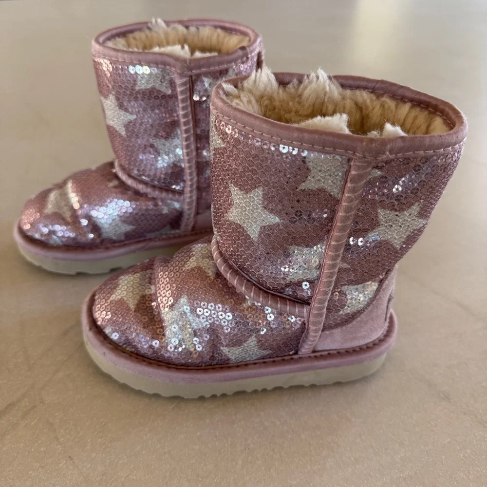UGG Toddler Classic Short II Sequin Star Boots Pink Crystal | Girls Size 8